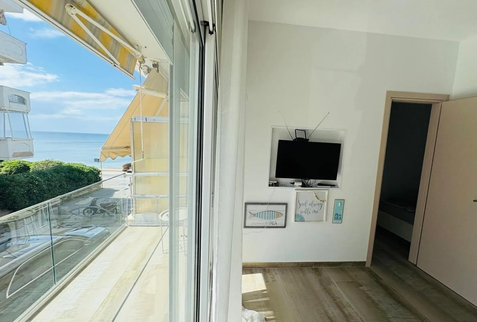 Apollo Peraia Apartment